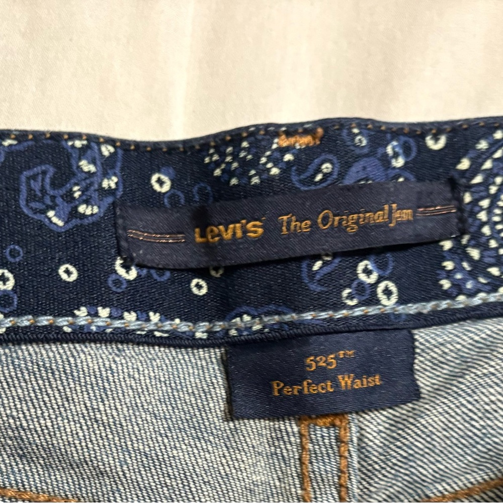 Levi's Women's Blue Jean Shorts - Picture 4 of 6
